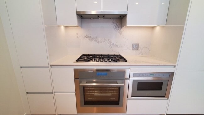 Building Photo - 135 Seaport Blvd