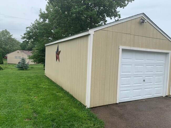 Building Photo - 2846 Kerwood Dr