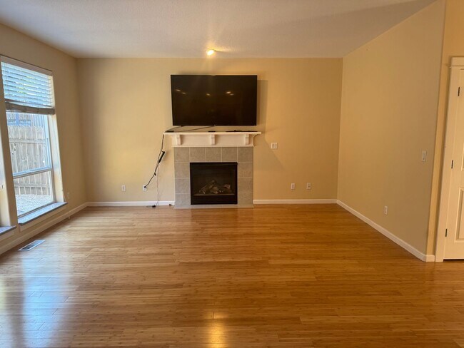 Building Photo - 4 Bedroom Home in Tigard with Fully Fenced...