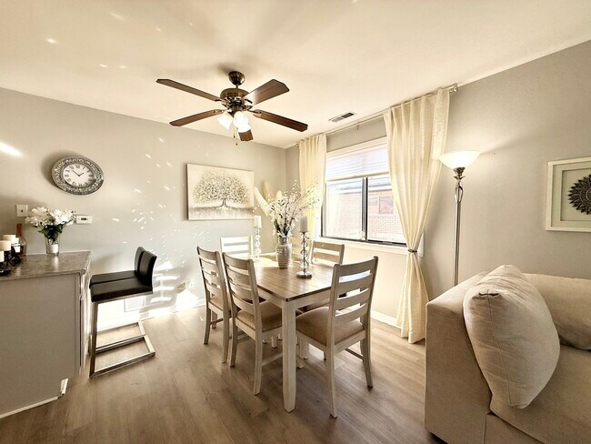 Foto del edificio - 10405 Mansfield Ave