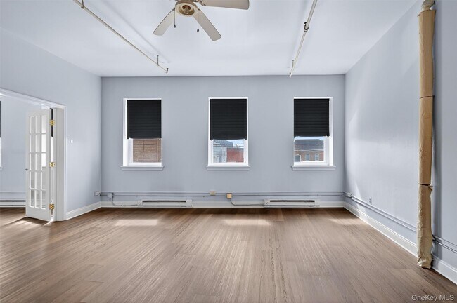 Foto del edificio - 23 W Main St