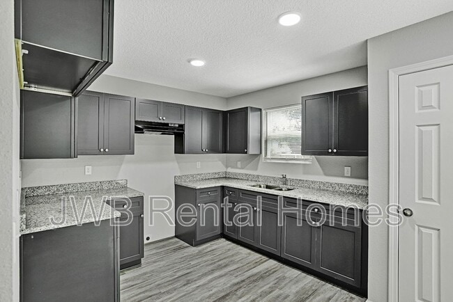 Building Photo - 8120 Mariner St