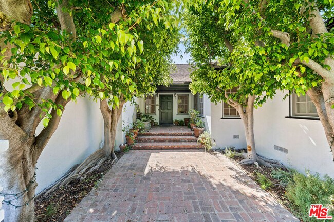Building Photo - 221 N Saltair Ave