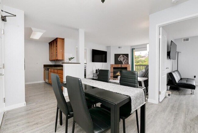 Foto del edificio - 7180 Shoreline Dr