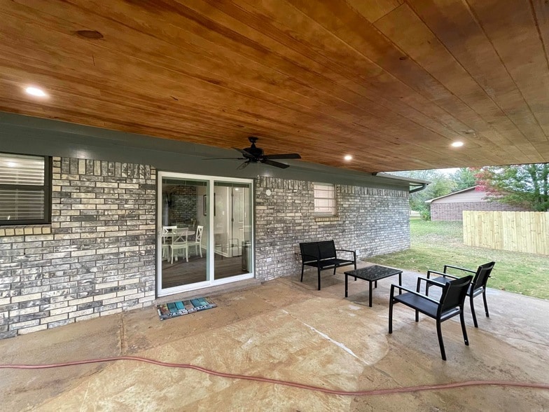 Foto principal - 6503 Chaparral St