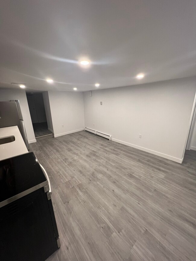 Building Photo - Cozy One-Plus-Den For $1495 In Downtown Kitchener At 136 Weber!