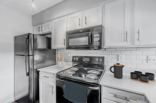 Building Photo - Center Place