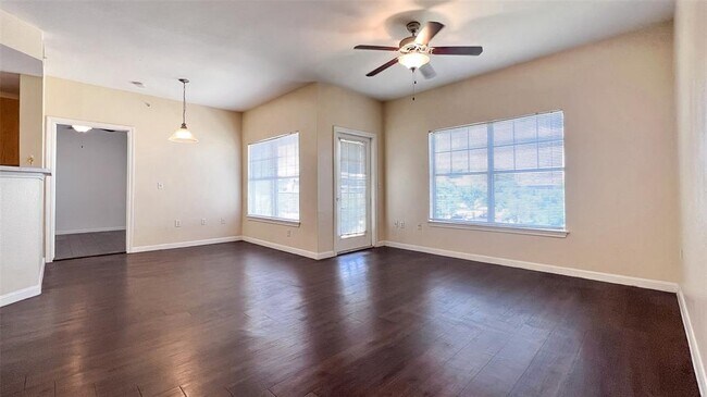 Foto del edificio - 2320 Gracy Farms Ln