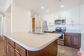 Building Photo - 447 La Fayette Park Pl