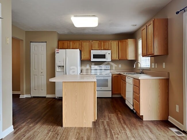 Building Photo - 233 Bannock Dr