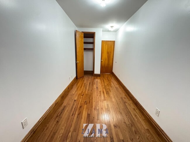 Building Photo - 471 Seventh Avenue