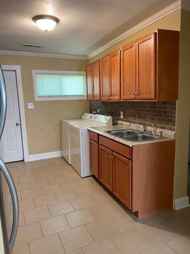 Foto del edificio - 5291-5293 Usher Road