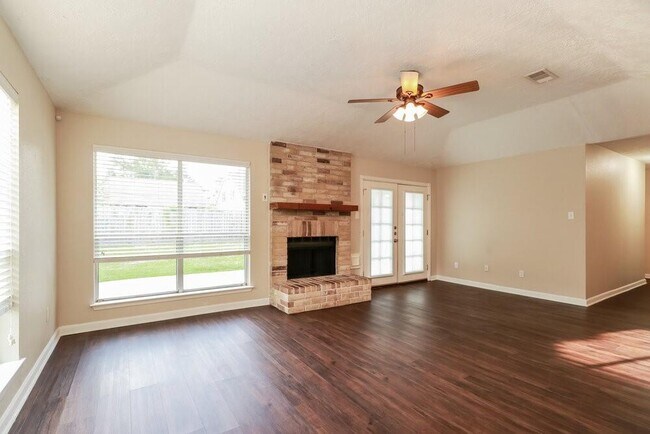 Foto del edificio - 7323 Echo Pines Dr