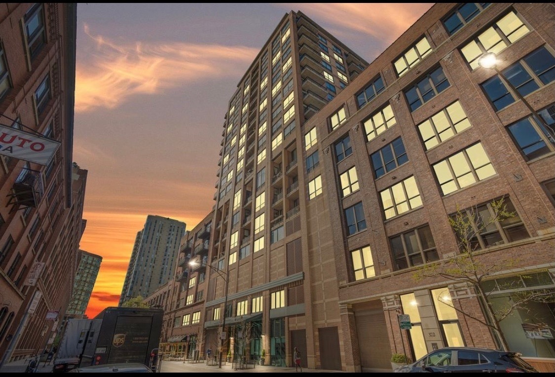 Primary Photo - 400 W Ontario St