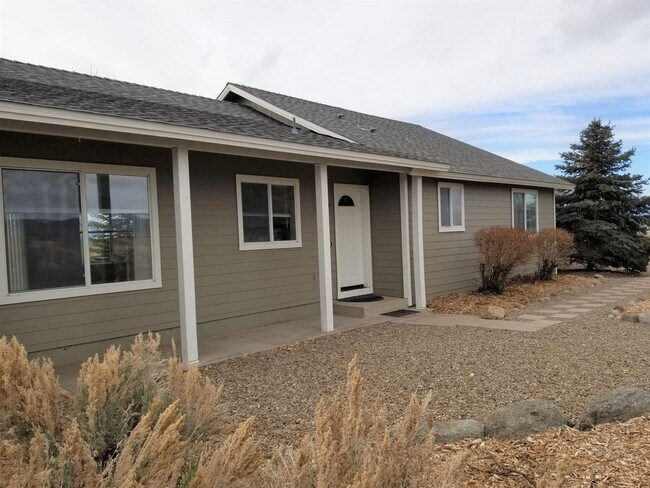 Foto del edificio - Home For Rent in Gardnerville-Fish Springs...