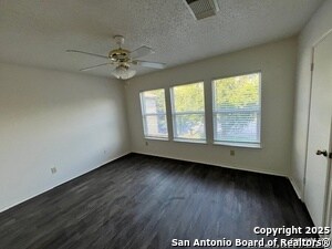 Foto del edificio - 7242 Artisan Ln