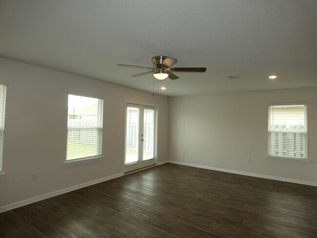 Foto del edificio - 3 Bed/2 Bath - Modern Upgrades