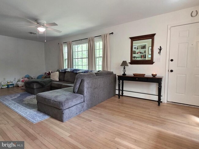 Building Photo - 4 Carolee Dr