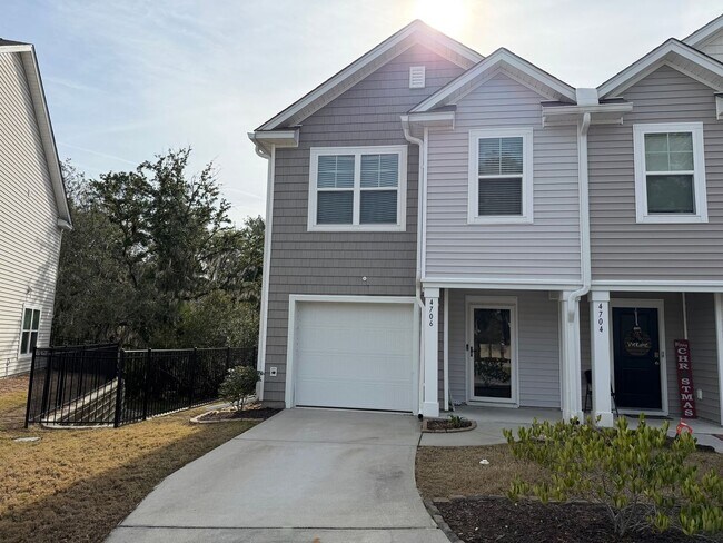 Foto del edificio - Charming 3BR Townhome in North Charleston