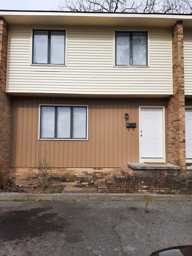 104 Willow Ln Unit B, Martin, TN 38237 Apartments in Martin, TN