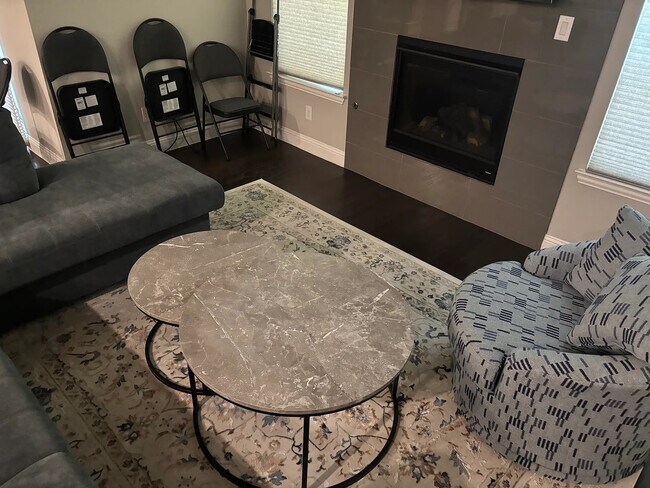 Foto del edificio - Room in Townhome on Snapdragon Wy