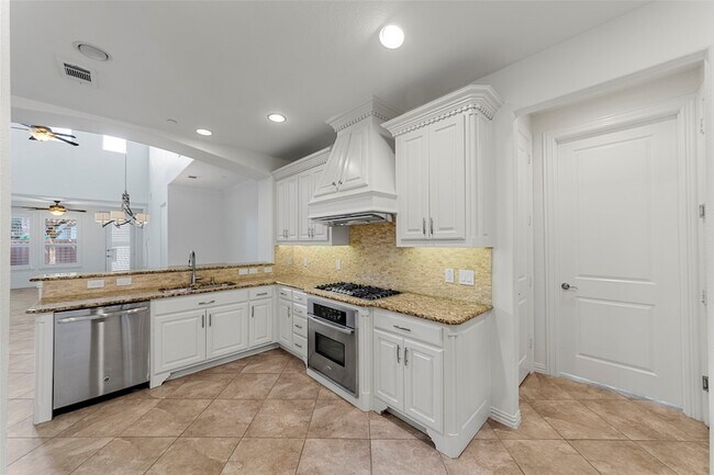 Building Photo - 4829 Bayview Dr