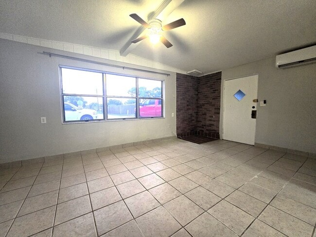 Building Photo - Stunning 4 Bed 1 Bath Block Home on Fenced Lot with Fruit Trees