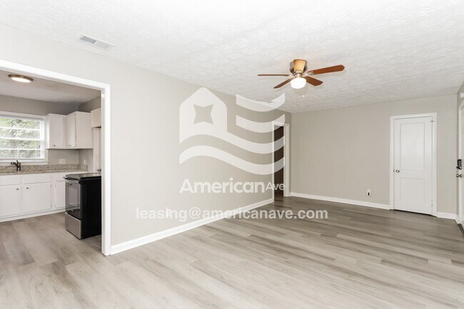 Building Photo - 214 Evergreen St