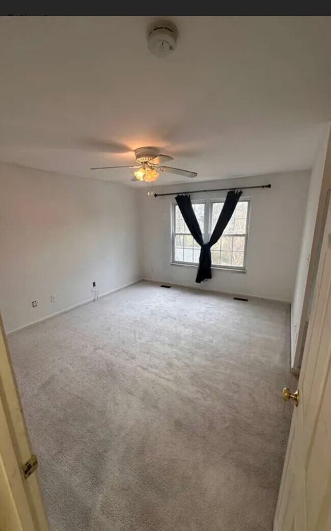 Foto del edificio - 10159 Forest Hill Cir