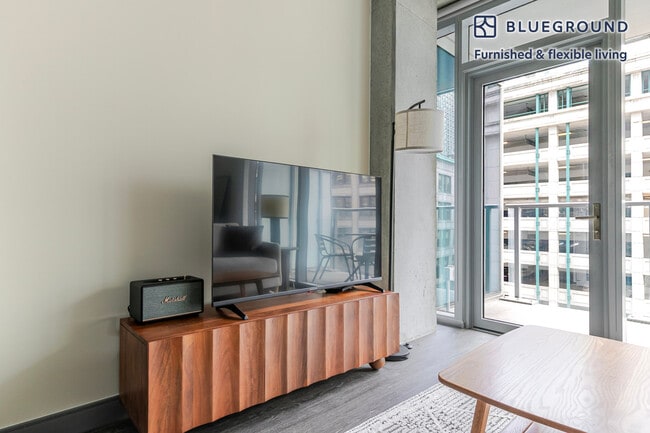 Building Photo - 60 E Randolph St