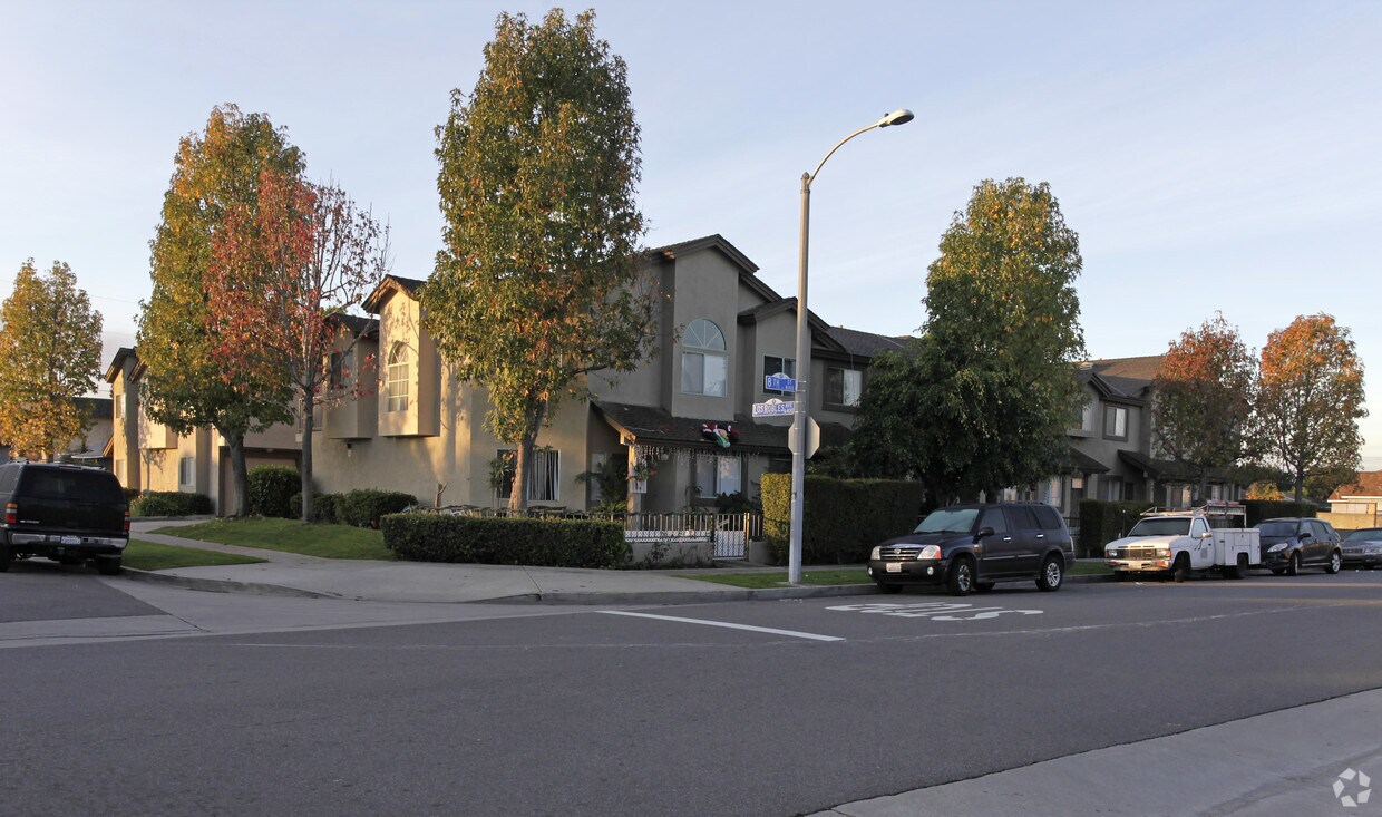 Primary Photo - 6431 Los Robles Ave