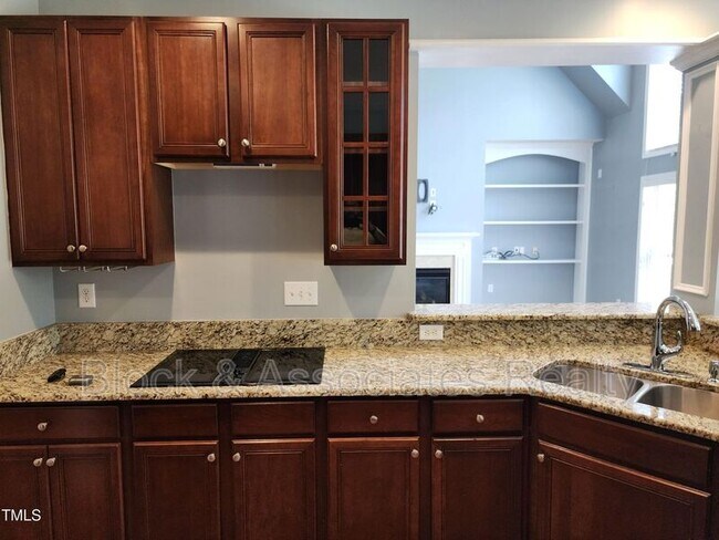 Foto del edificio - 608 Oxboro Cir