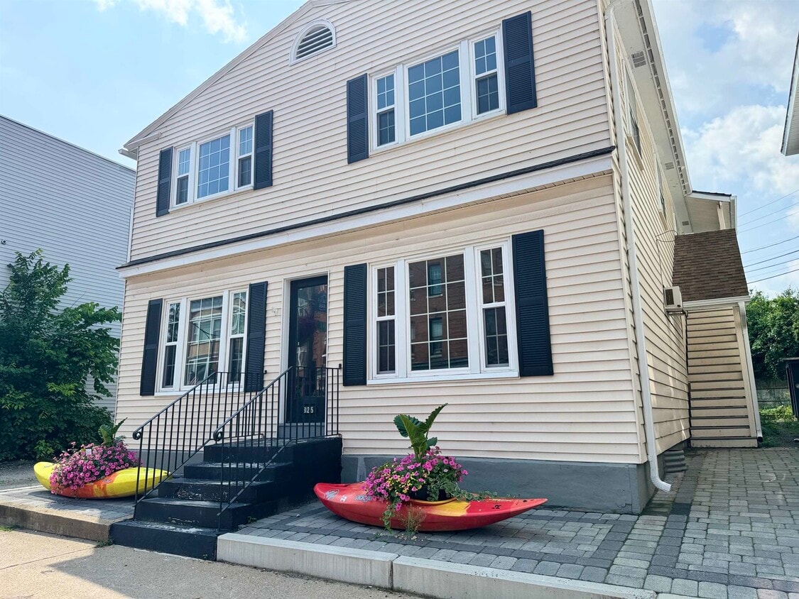 Primary Photo - 325 Central St