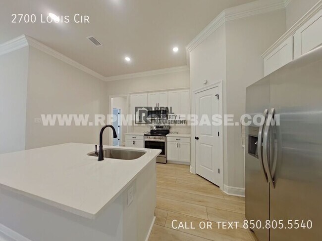 Building Photo - 2700 Louis Cir