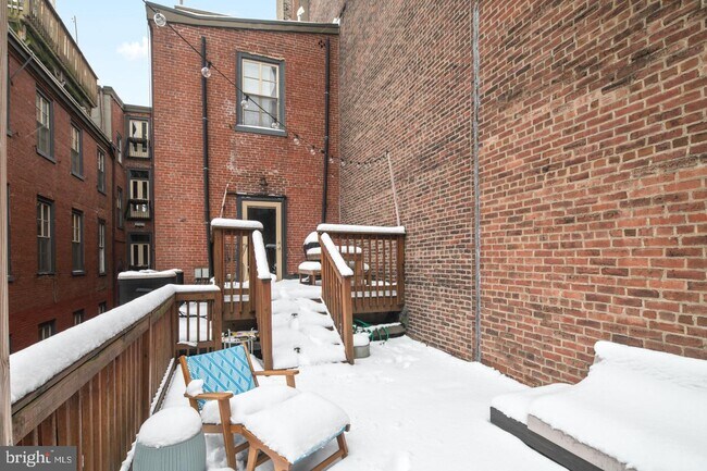 Building Photo - 2049 Walnut St