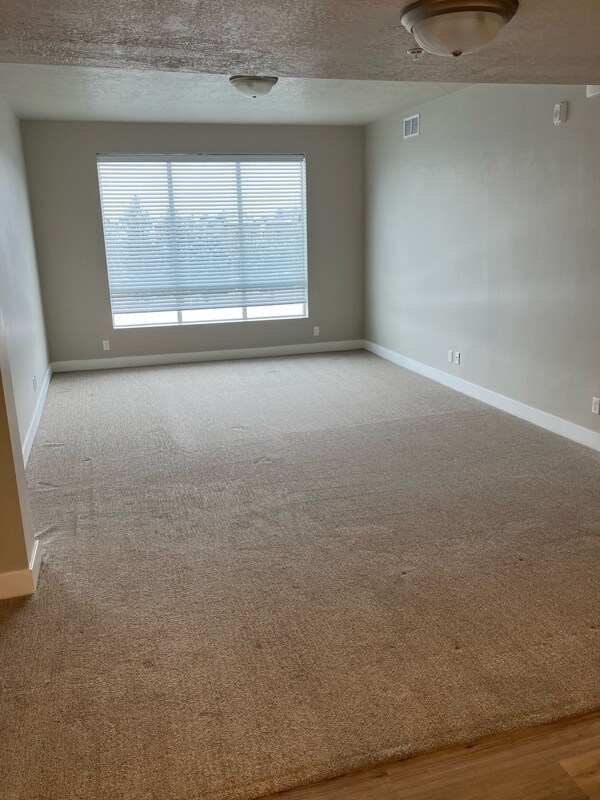 Foto del edificio - 5072 N University Ave