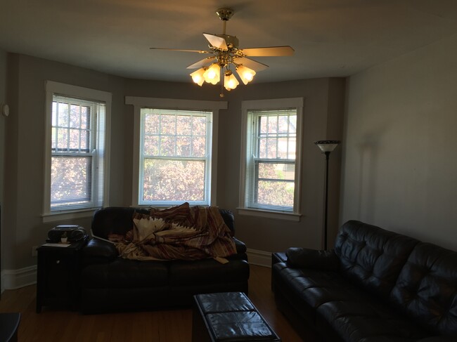 Foto del edificio - 421 Hannah Avenue