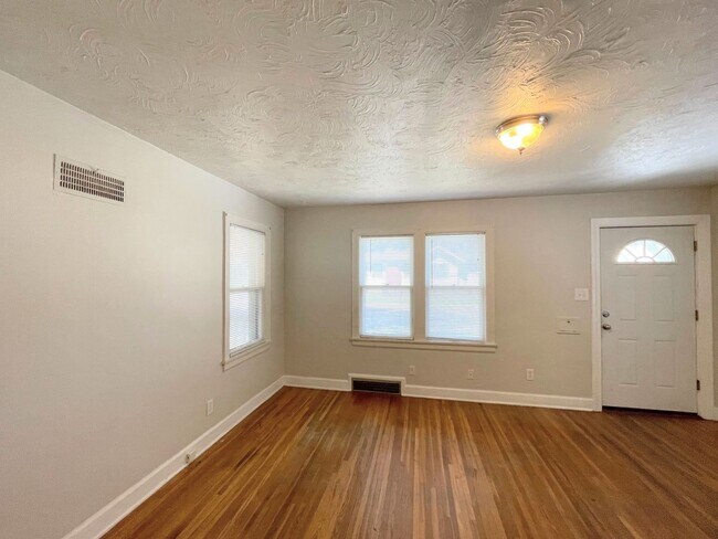 Foto del edificio - 800 N Poplar St