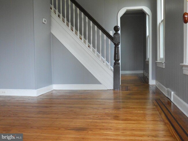 Building Photo - 304 W Cold Spring Ln