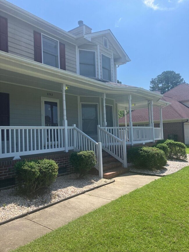 Building Photo - BEAUTIFUL 3 BEDROOM 2.5 BATH STORY HOME (SB)