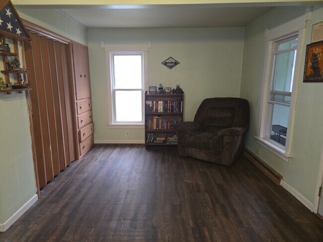 Building Photo - 927 18th Ave