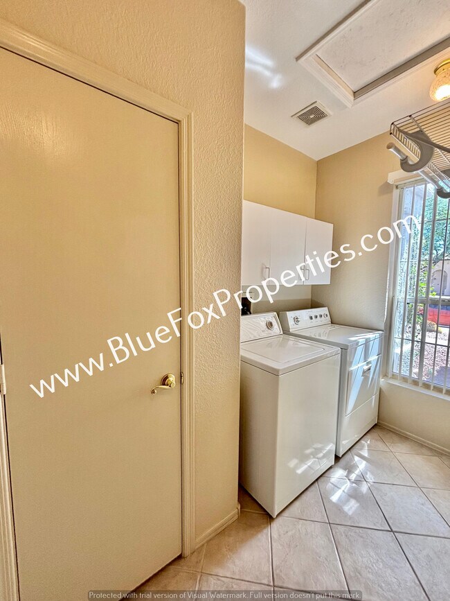 Building Photo - 9035 N Silver Moon Way