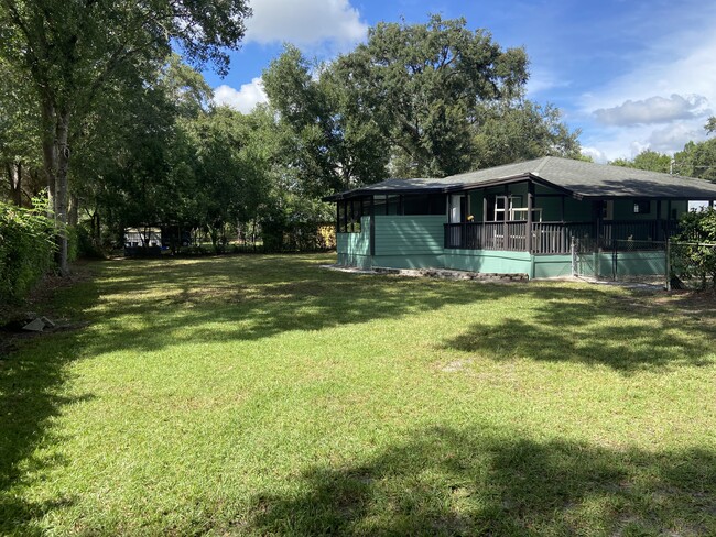 Foto del edificio - 5414 Lake Le Clare Rd