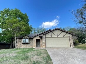 Building Photo - 2917 Elsinor Dr