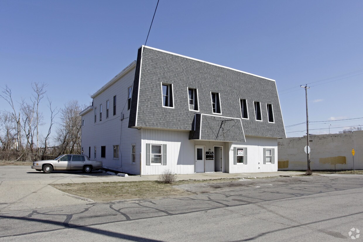 Building Photo - 730 W Washington Ave