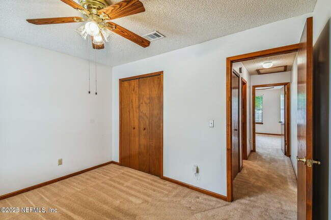 Foto del edificio - 8167 Sable Woods Dr N