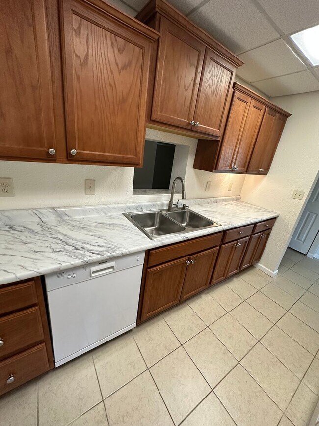 Foto del edificio - 811 W Springfield Ave