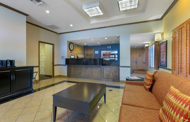 Lobby and Guest Check-in - Furnished Studio - Phoenix