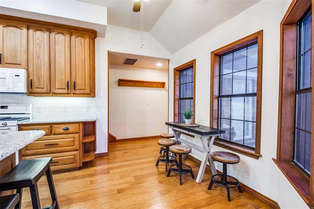 Building Photo - 4920 Glen Oaks Cir
