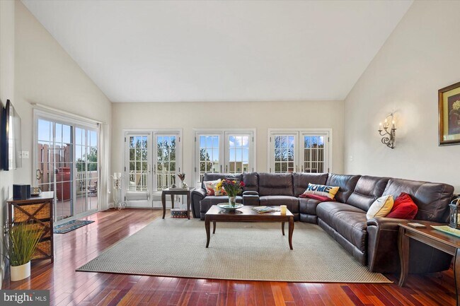 Building Photo - 406 Oak Hill Ln